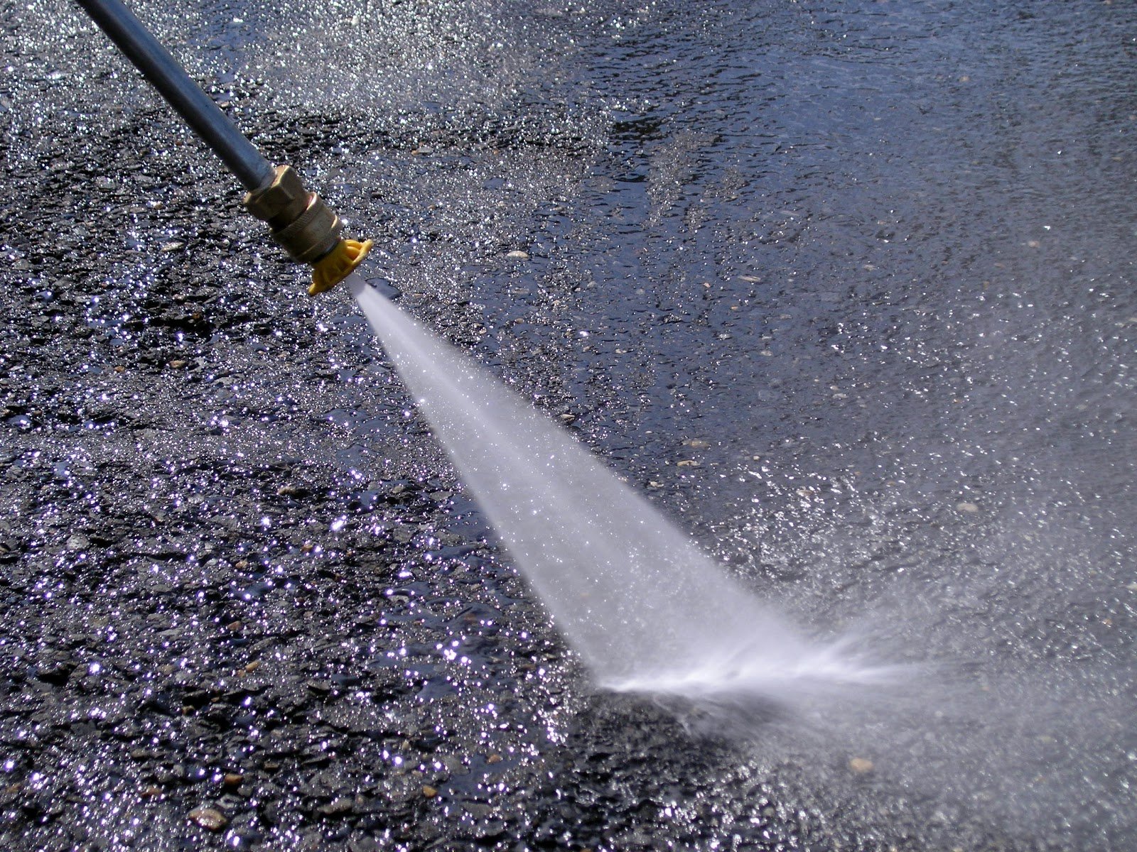 How to Effectively Clean Your Commercial Parking Lot